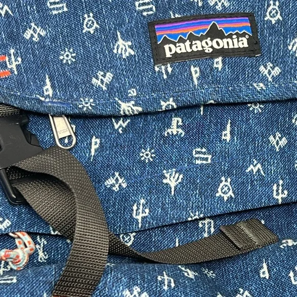 Patagonia Women’s backpack Navy White 18x11x6 - Picture 4 of 5